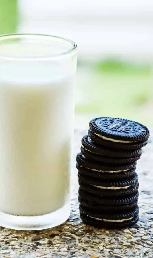 can oreos increase milk supply. image of stacked oreos and glass of milk